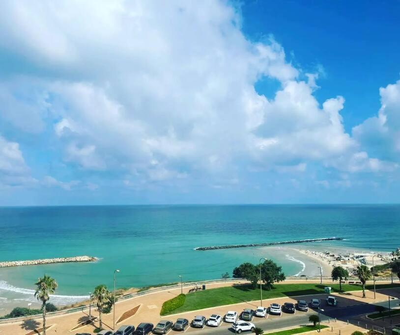 Beautiful 2-Bedroom Sea-View Apartment Netanya Ngoại thất bức ảnh