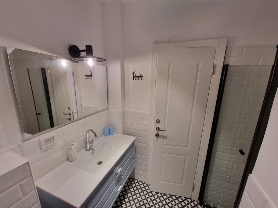 Beautiful 2-Bedroom Sea-View Apartment Netanya Ngoại thất bức ảnh