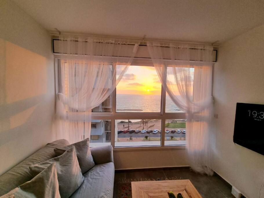 Beautiful 2-Bedroom Sea-View Apartment Netanya Ngoại thất bức ảnh